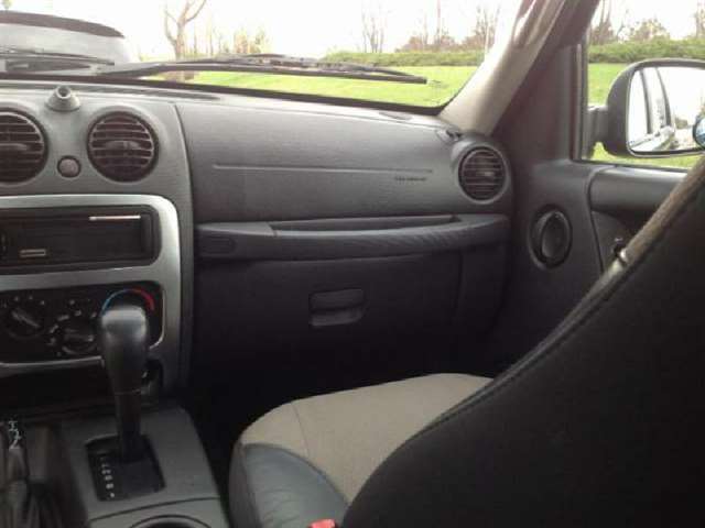 2004 Jeep Liberty 4dr Sport 4WD SUV